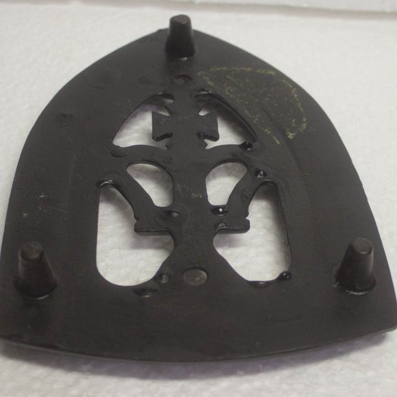 Colebrookdale Iron Sad Iron Trivet - Picture 3 of 4